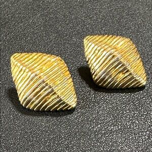 Liz Claiborne Gold Tone Vintage Pierced Earrings